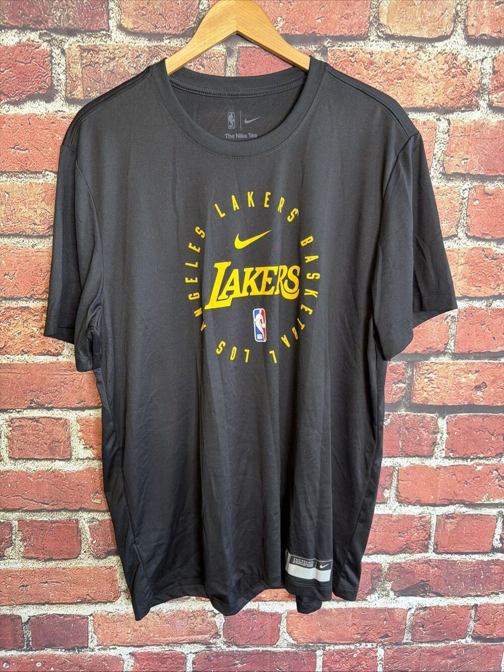 The Nike Tee Mens Black T-Shirt Dri-Fit XL Los Angeles Lakers